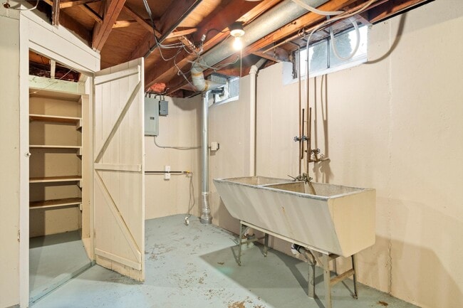 Building Photo - 17133 Delaware Ave