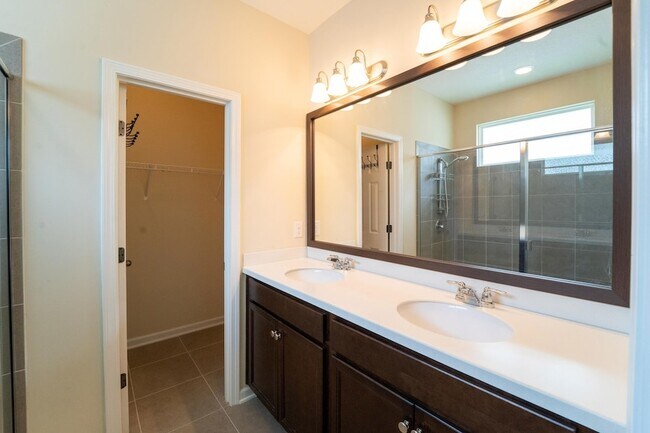 Building Photo - 543 Aventurine Ave