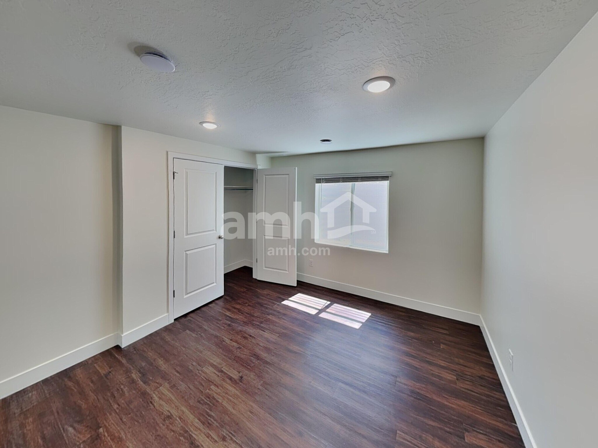 Building Photo - 1211 Redbud Dr