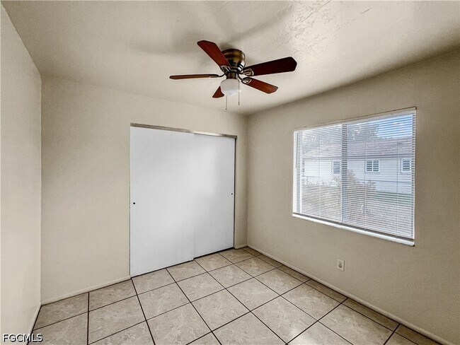 Building Photo - 2239 Iris Way