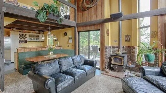 Building Photo - 1000-2221-2225-2229 Timothy Drive