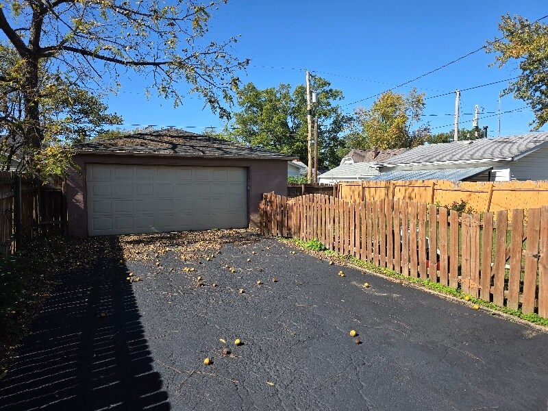 Building Photo - 715 S Rotherwood Ave