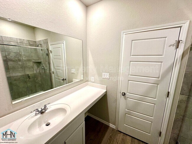 Building Photo - 1200 Legend Pass