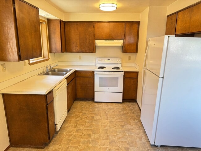 Building Photo - Charming 2-bedroom, 1-bath duplex in Springfield, OR