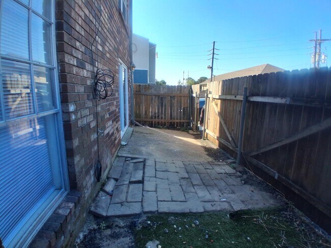 Building Photo - 3320 N Arnoult Rd