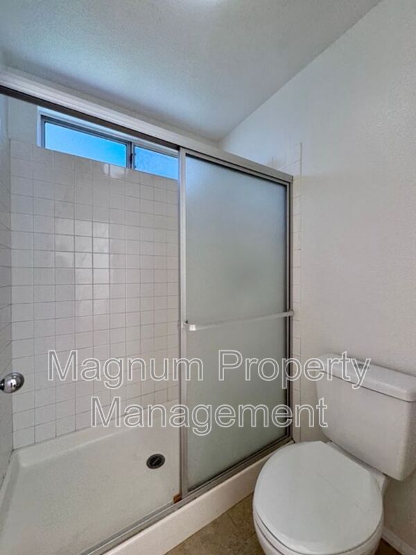 Building Photo - 687 Black Oak Cir