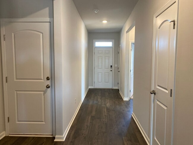 Building Photo - Four years old newer Four Bedroom in Meridianville