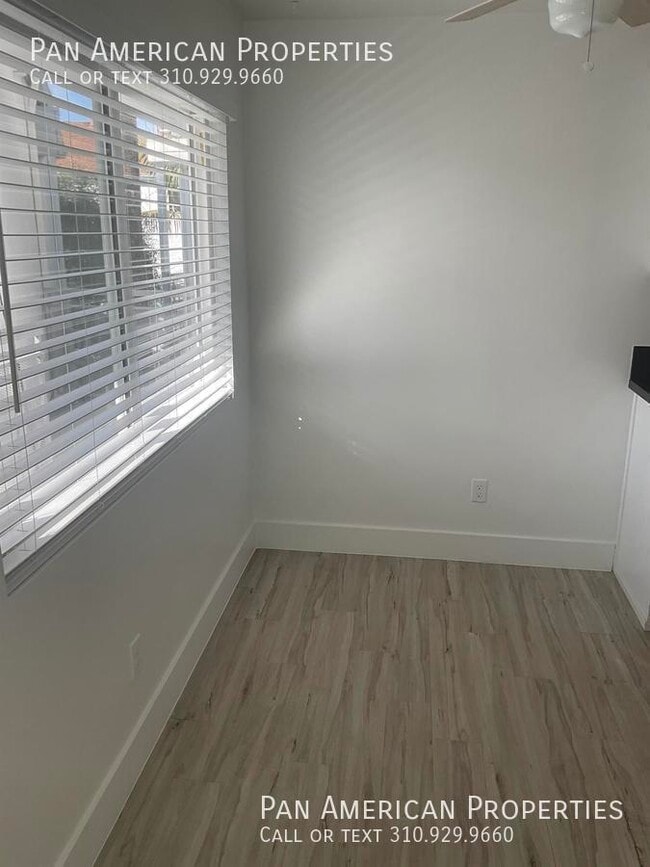 Building Photo - 5136 E Livingston Dr