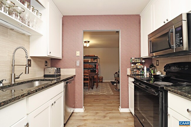 Building Photo - 1242 Clifden Green