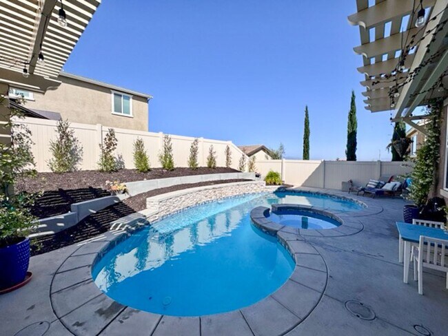 Building Photo - Stunning 5 Bedroom + Office Home with Priv...