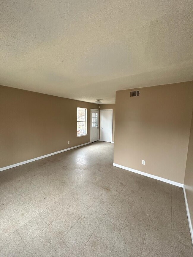 Building Photo - 5366 Clinchport Cir