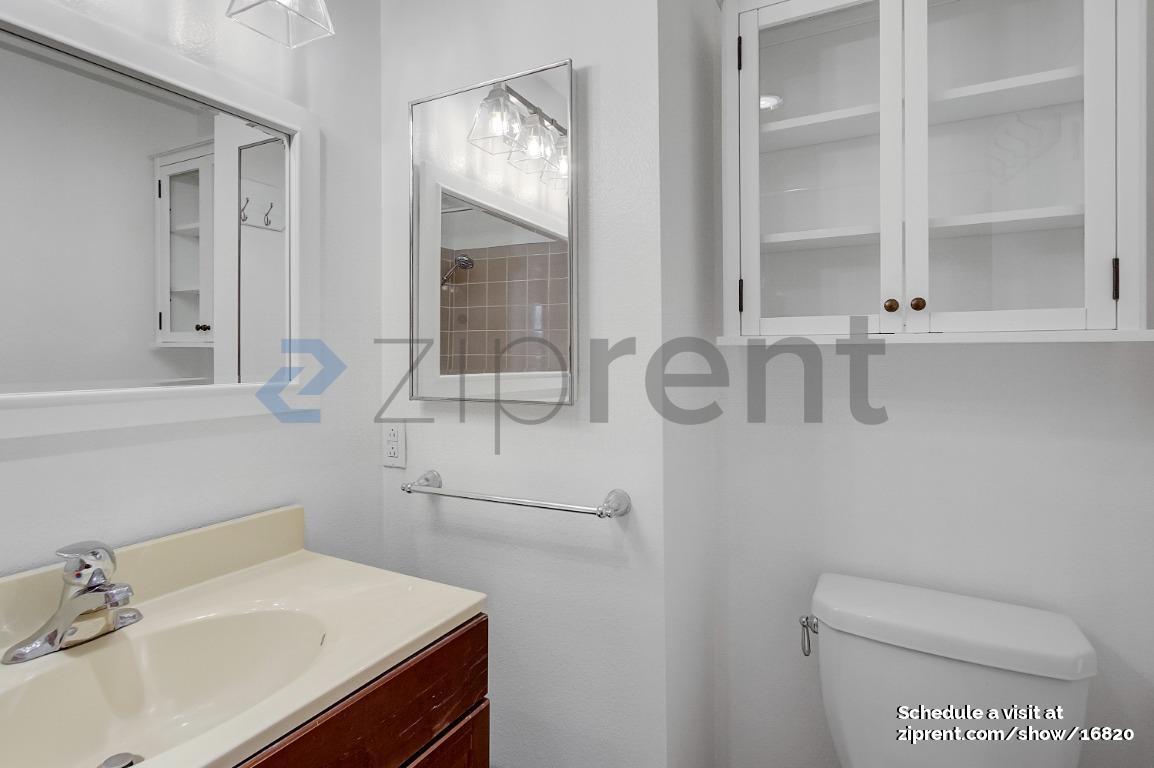 Building Photo - Unit 13