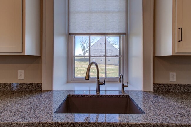 Building Photo - 796 Long Ln