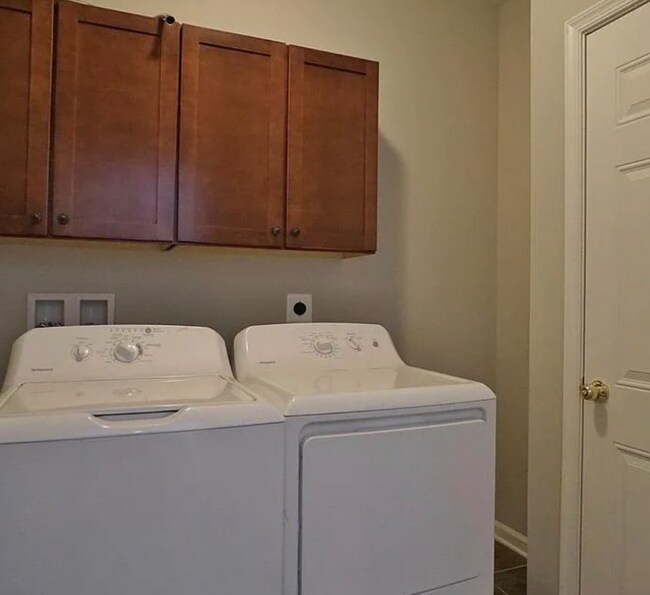 Building Photo - 46123 Gooseneck Dr