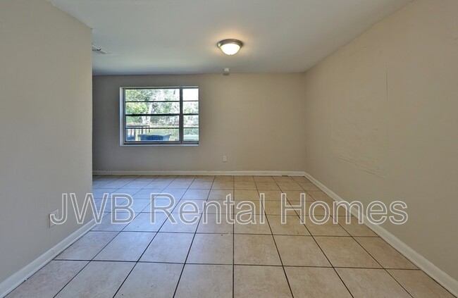 Building Photo - 5752 Iris Blvd