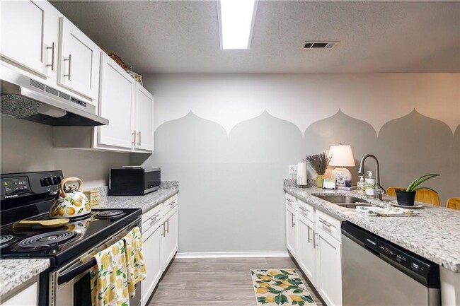 Building Photo - 1960 Wilkins Pl