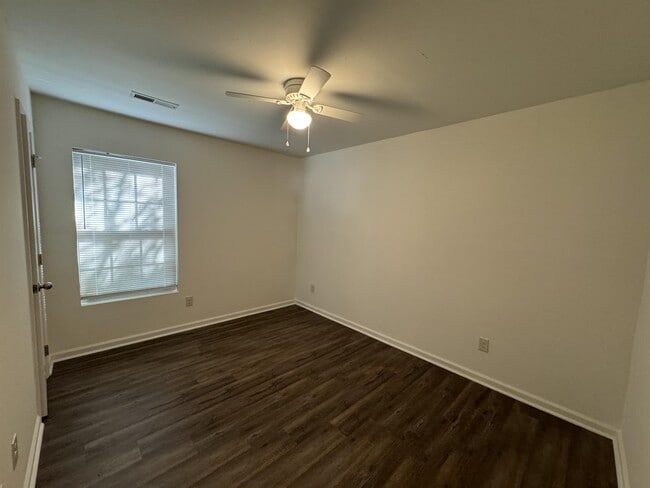 Building Photo - 406 Chestnut St