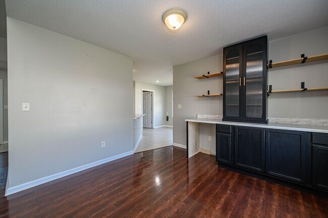 Building Photo - 709 Campusview Dr