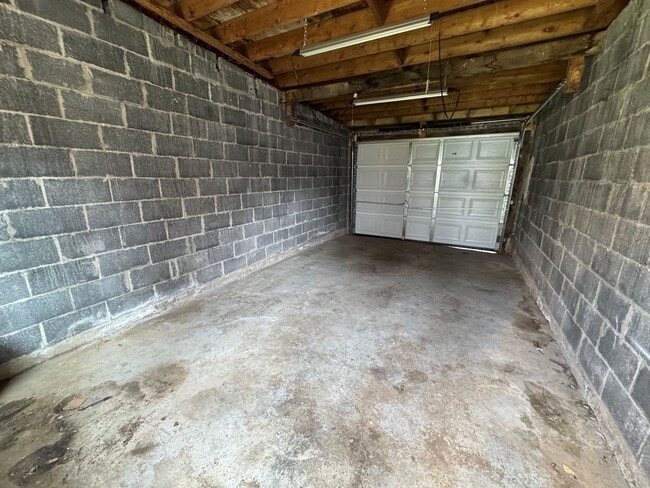 Building Photo - 2104 Glendale Ave