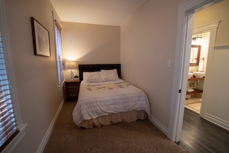 Building Photo - 3238 N Hoyne Ave