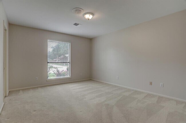 Building Photo - 2307 Fairway Cir