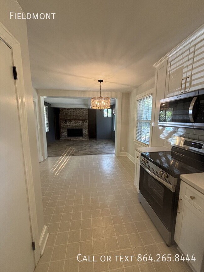 Building Photo - 104 Crescent Ridge Dr