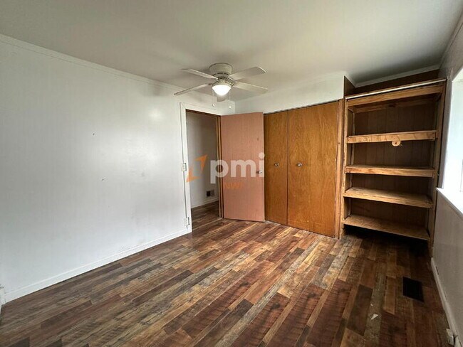 Building Photo - 810 Poplar St
