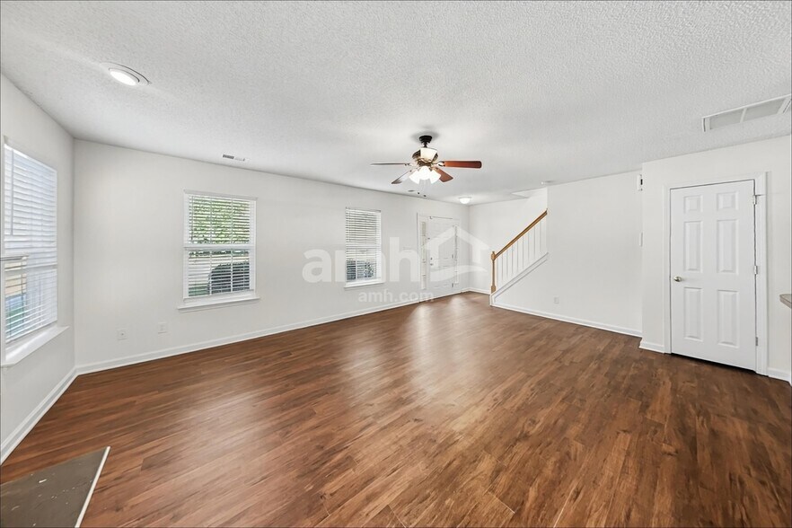 Building Photo - 130 Devon Forest Dr