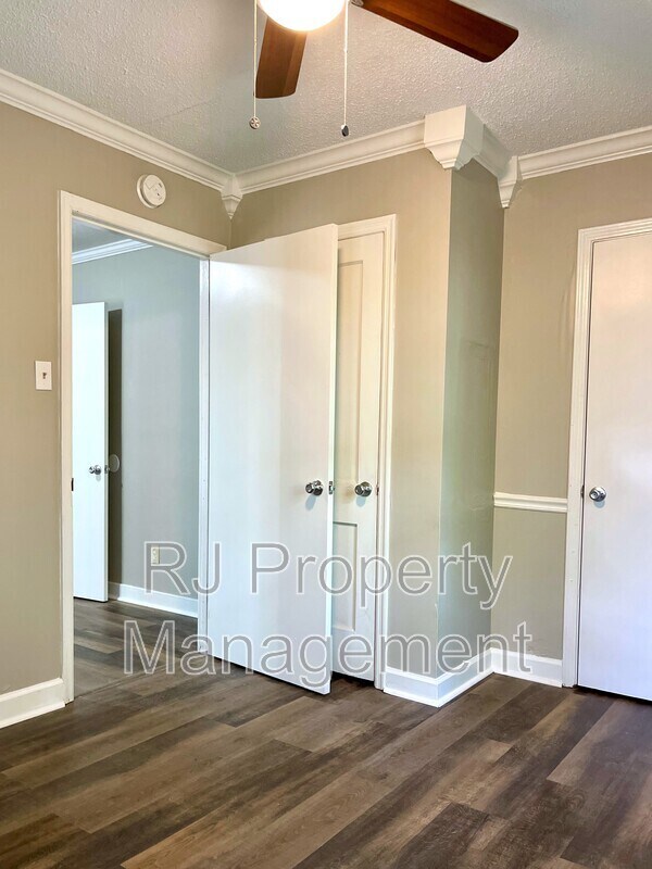 Building Photo - 4095 Chelsea Ave