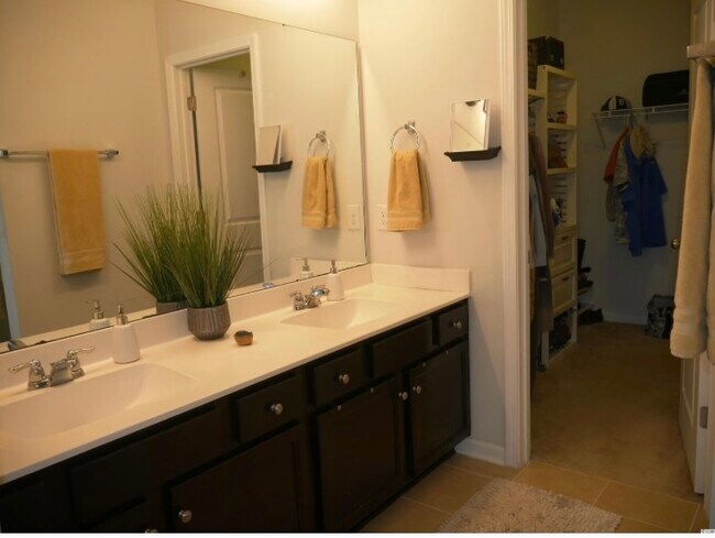 double vanity bathroom - 185 Olde Towne Way