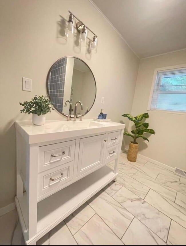 Building Photo - 5217 Bonita Blvd