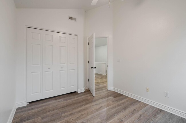 Building Photo - Spacious 3-bdr/2-bath Beaverton townhome—C...