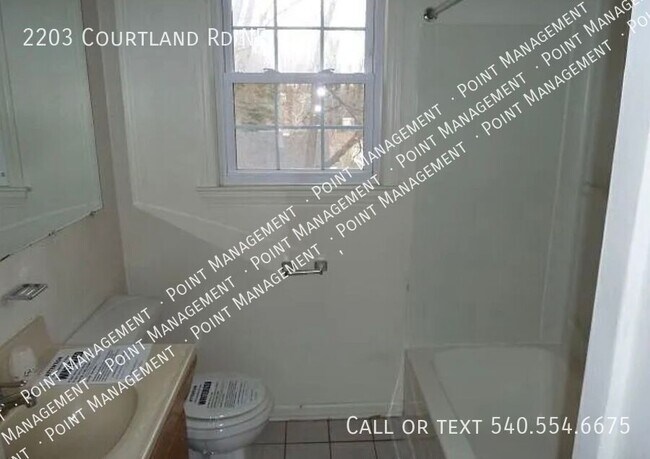 Building Photo - 2203 Courtland Rd NE
