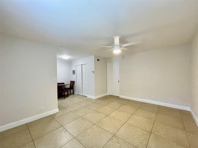 Building Photo - 601 NE 29th Dr