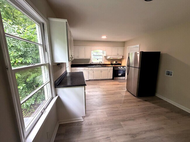 Building Photo - 801 Rutledge Dr
