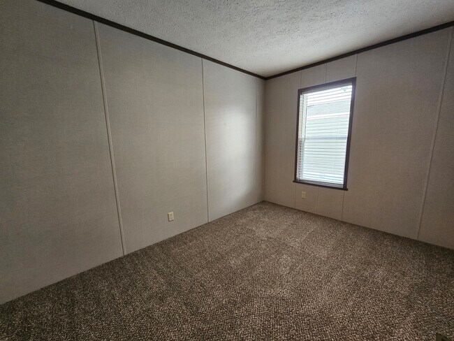 Building Photo - 122 Elm