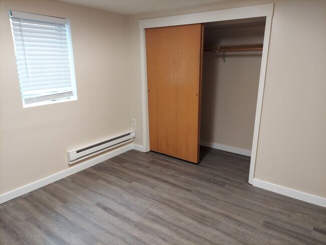 Building Photo - 815 Avenue C