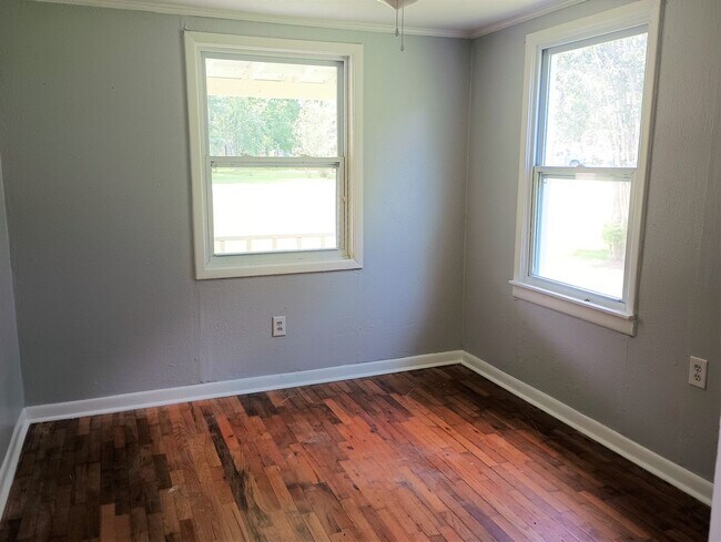 Building Photo - TERRIFIC STARTER HOME in Hartselle!