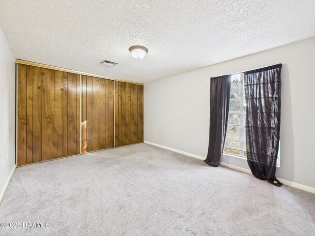 Building Photo - 511 Fox Run Ave