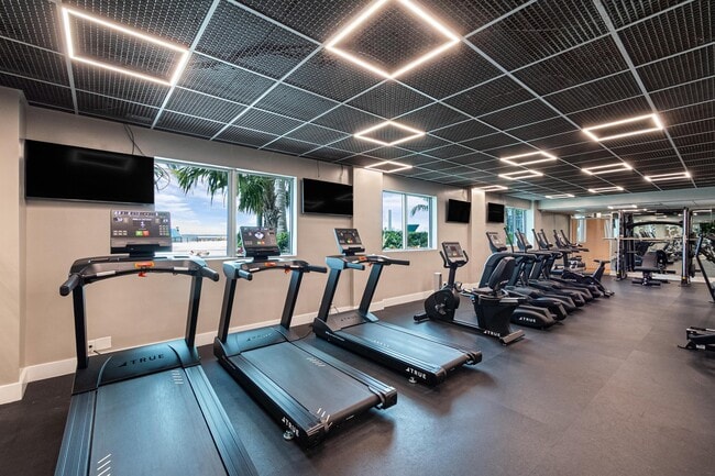 Building Photo - 7501 E Treasure Dr