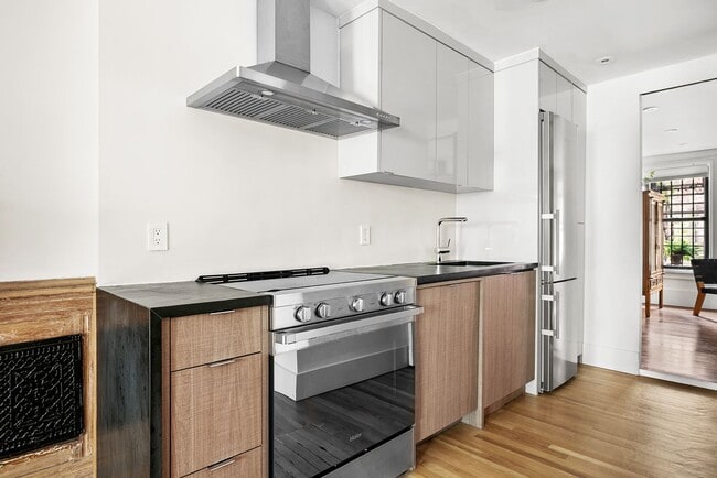 Building Photo - 1BR Stuyvesant Heights Garden Oasis with I...