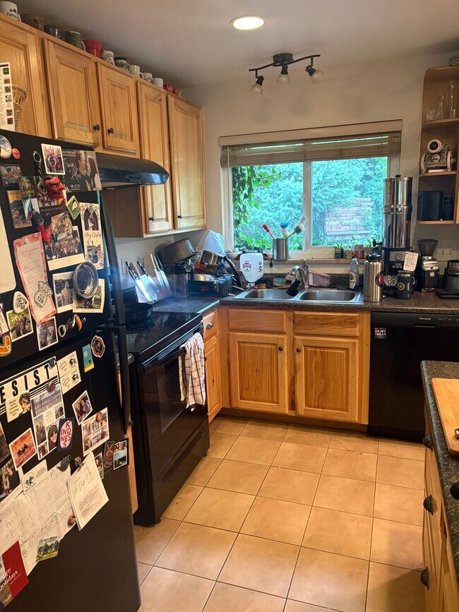 Building Photo - 3 Bed + Office 2 Bath Ranch Home with Larg...
