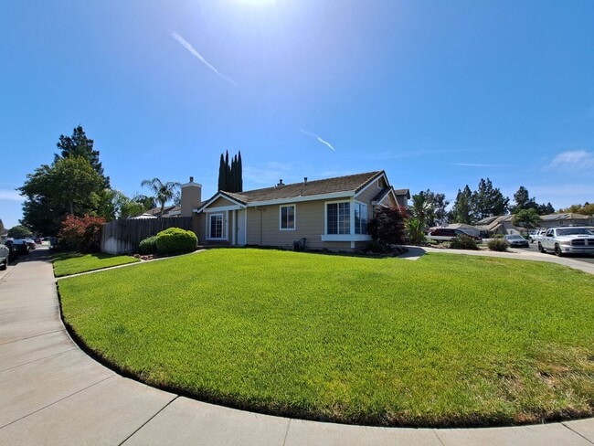 Building Photo - 354 Bradley Dr