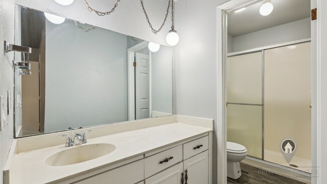 Building Photo - Charming Updated Gem Near Quail Springs!