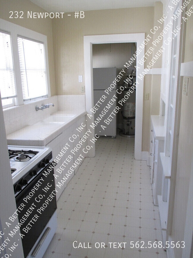 Building Photo - 232 Newport-#B