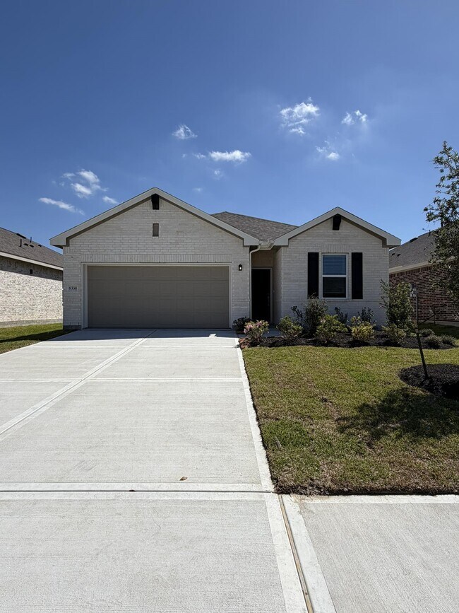 Building Photo - 8338 Bay Oaks Dr