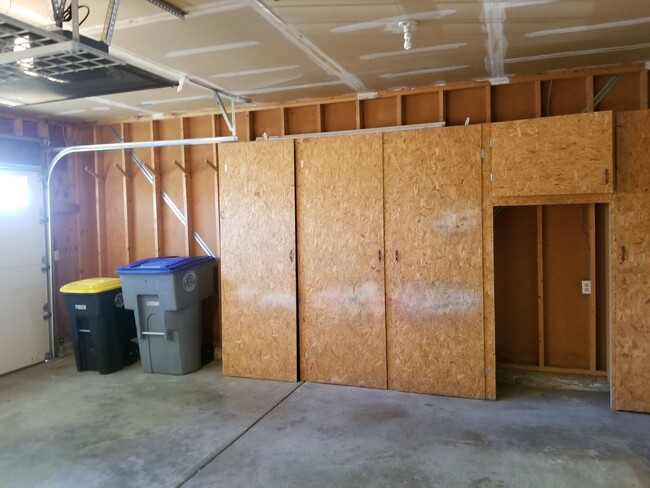 Building Photo - 4B/2B Home with Attached Garage in Longmon...