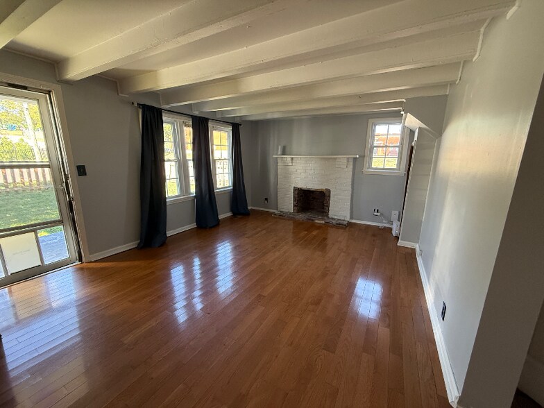 Building Photo - 1624 Porter Ave