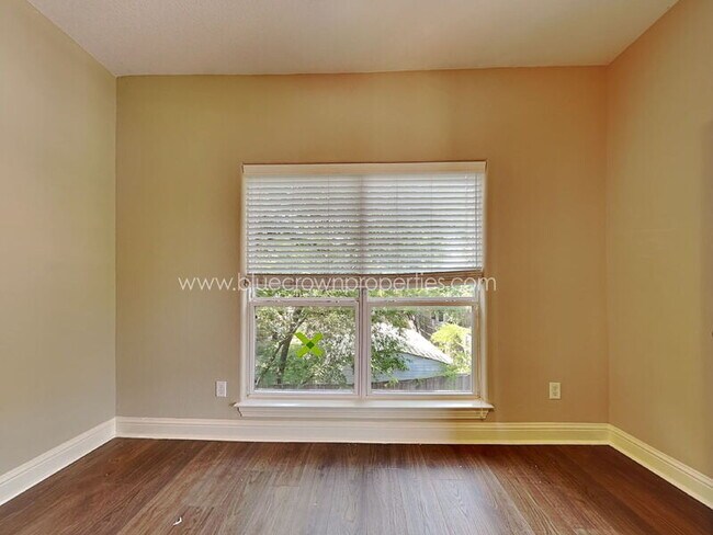 Building Photo - 5019 Mission Ave