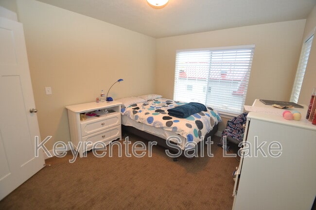 Building Photo - 1867 Trail Heights Dr
